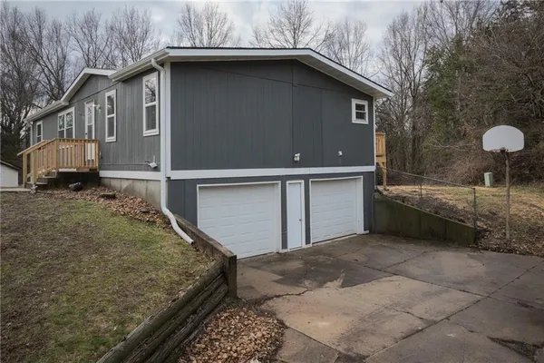 $250,000 | 196 Southeast 51 Road, Warrensburg, MO 64093