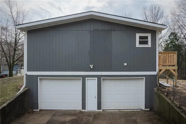 $250,000 | 196 Southeast 51 Road, Warrensburg, MO 64093