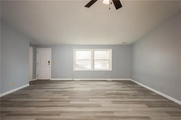 $250,000 | 196 Southeast 51 Road, Warrensburg, MO 64093