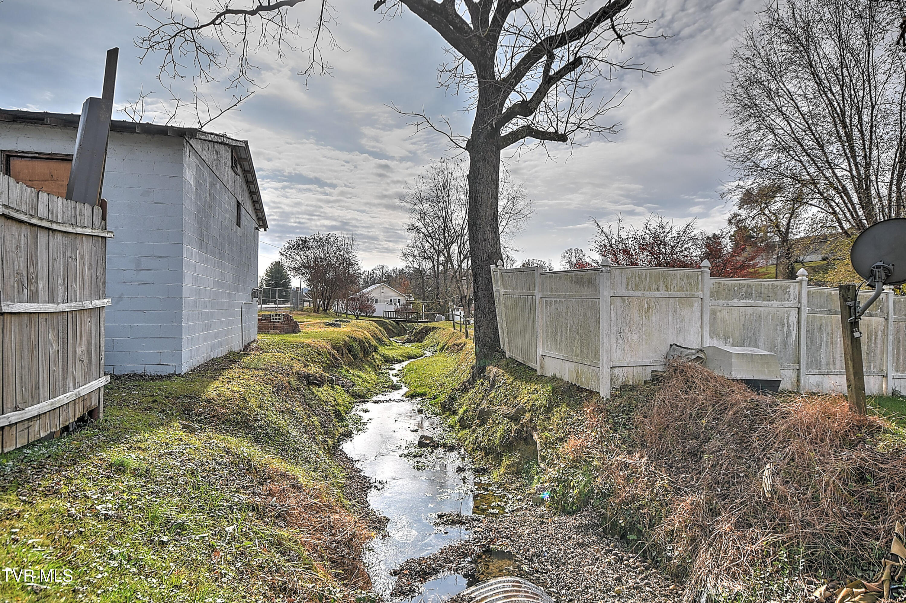 227 Old Beason Well Road Kingsport, TN 37660 - Photo 13 of 44 225 New Beason Well DP-38