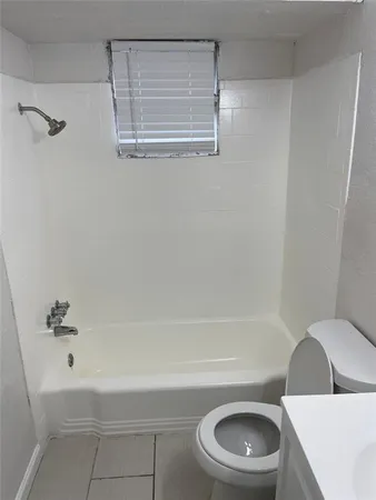 $995 | 4950 Live Oak Street, Unit 105, Dallas, TX 75206