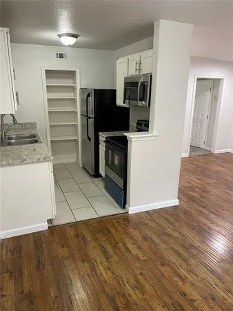 $995 | 4950 Live Oak Street, Unit 105, Dallas, TX 75206
