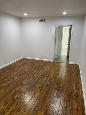 $995 | 4950 Live Oak Street, Unit 105, Dallas, TX 75206