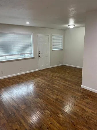 $995 | 4950 Live Oak Street, Unit 105, Dallas, TX 75206