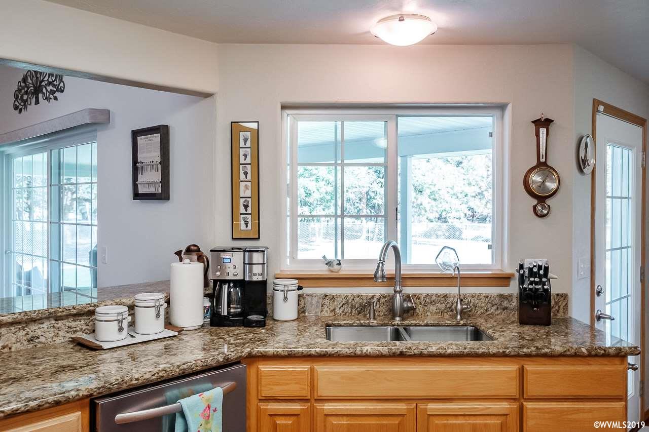2595 Northwest Gibson Hill Road Albany, OR 97321 - Photo 12 of 41