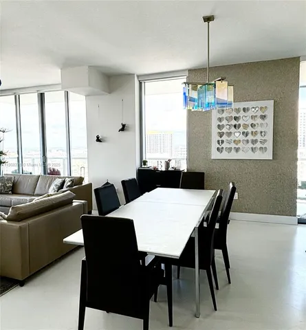 $6,500 | 79 Southwest 12th Street, Unit 4012S, Miami, FL 33130