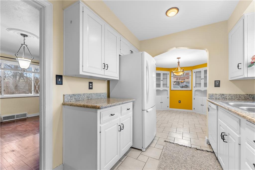 780 Scott Road Pittsburgh, PA 15228 - Photo 11 of 33 Gallery Image 11