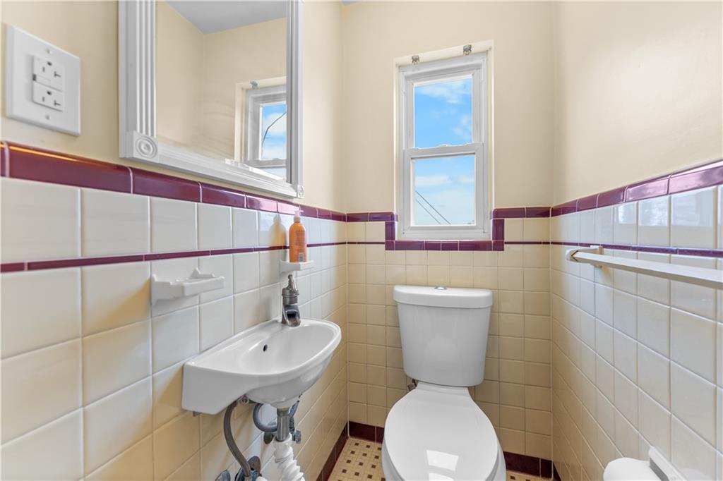 780 Scott Road Pittsburgh, PA 15228 - Photo 14 of 33 First Floor Powder Room