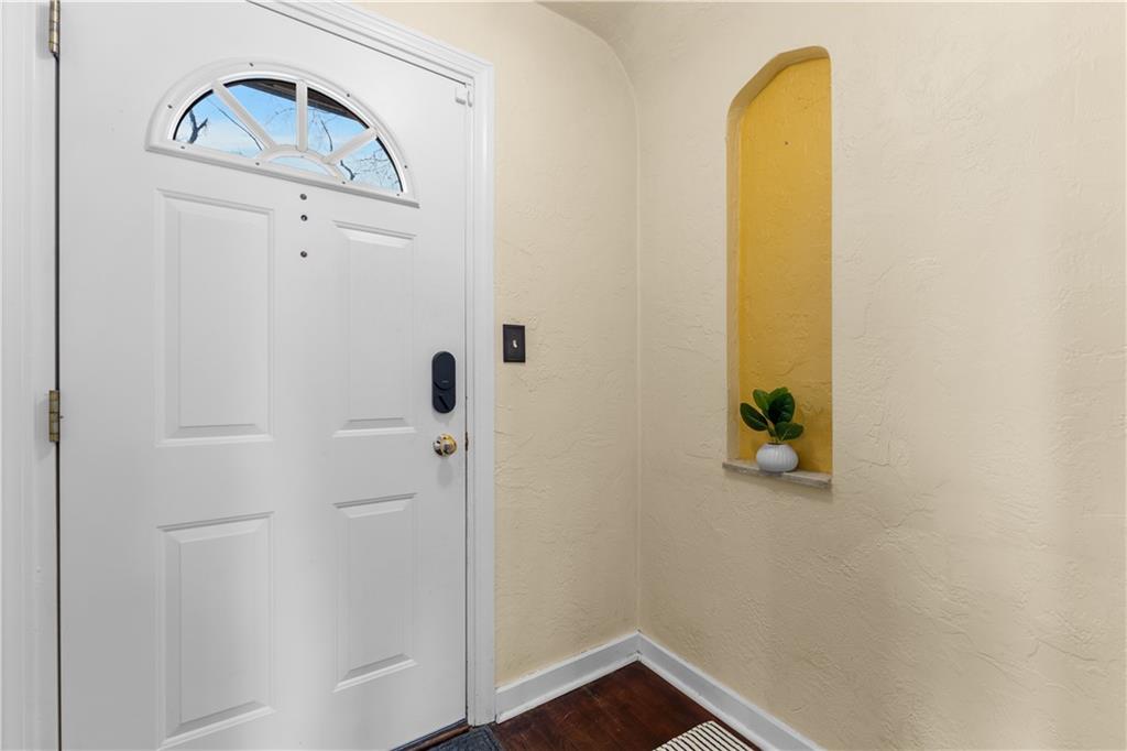 780 Scott Road Pittsburgh, PA 15228 - Photo 2 of 33 Gallery Image 2