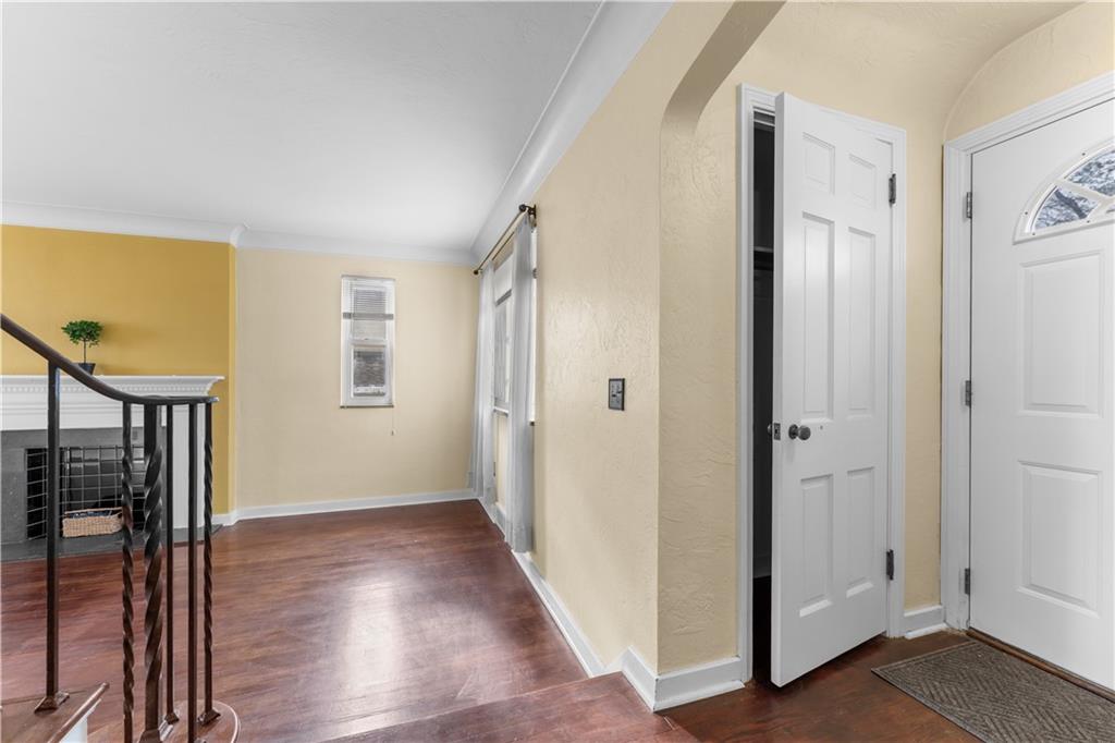 780 Scott Road Pittsburgh, PA 15228 - Photo 3 of 33 Gallery Image 3