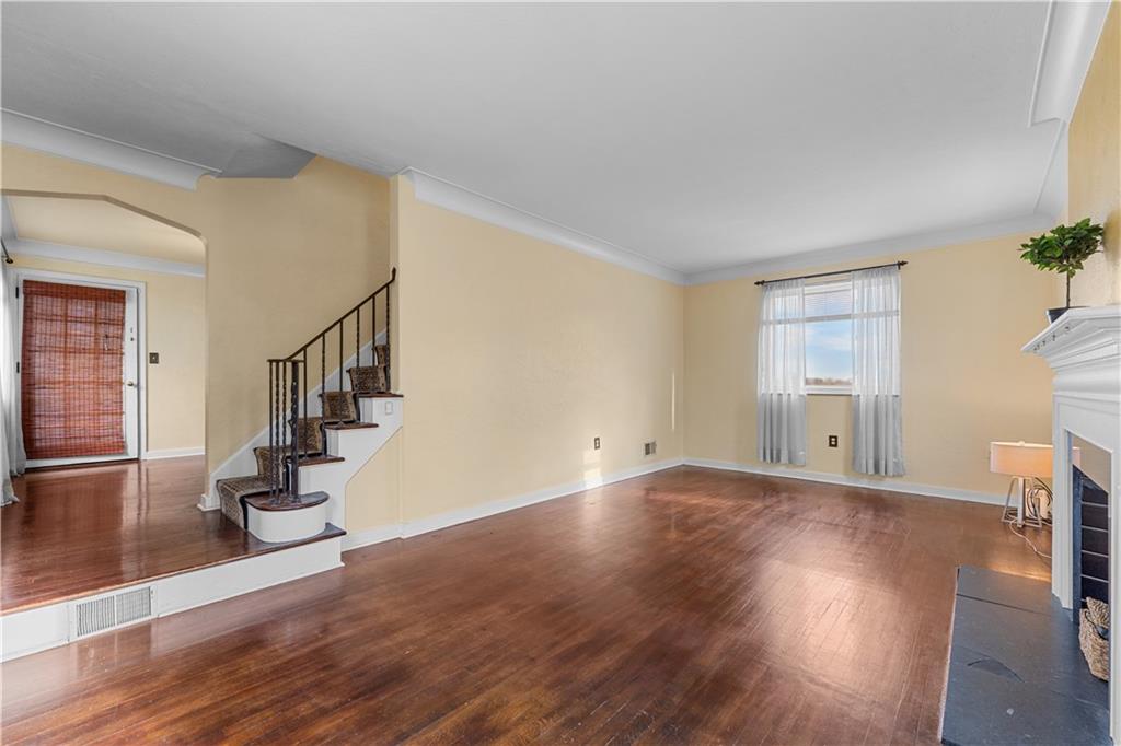 780 Scott Road Pittsburgh, PA 15228 - Photo 5 of 33 Gallery Image 5