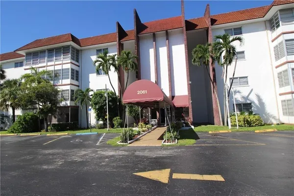 $1,570 | 2061 Northwest 47th Terrace, Unit 210, Lauderhill, FL 33313