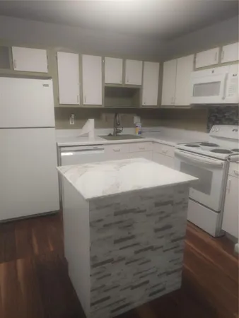 $1,570 | 2061 Northwest 47th Terrace, Unit 210, Lauderhill, FL 33313