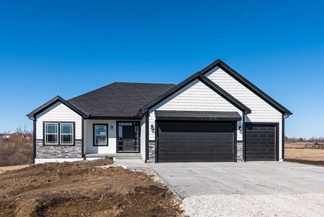 $489,950 | 939 168th Street, Basehor, KS 66007