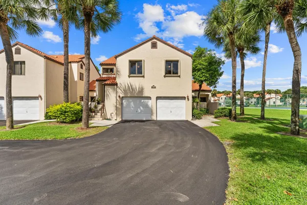 $2,700 | 18 Vía De Casas Sur, Unit 205, Boynton Beach, FL 33426