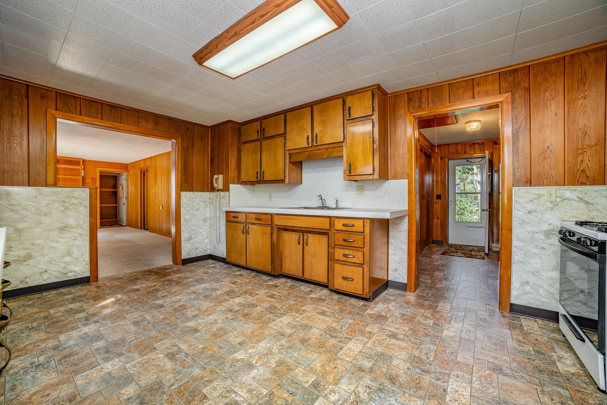 1583 South Huron Road Kawkawlin, MI 48631 - Photo 11 of 27
