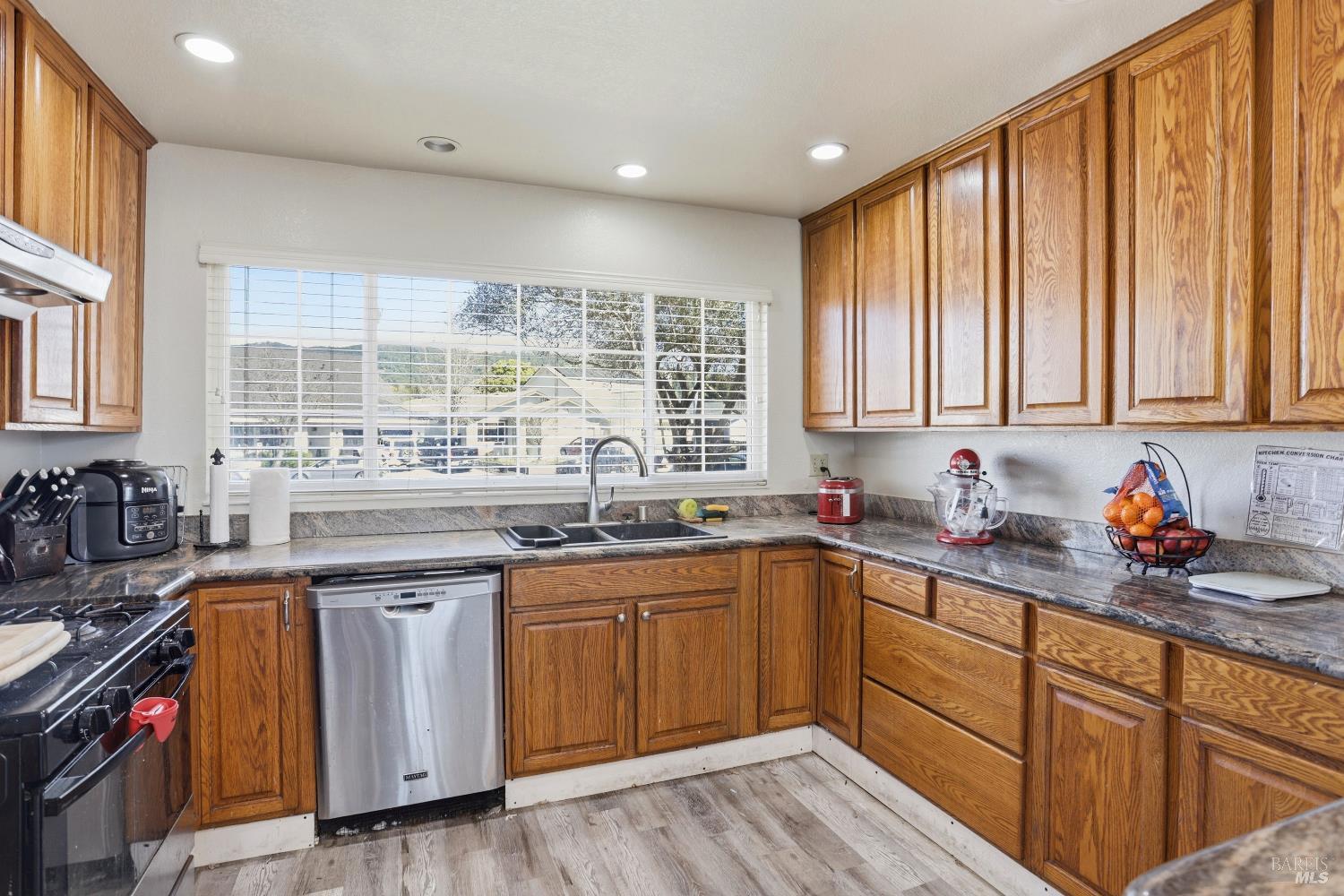 1407 Georgia Court Rohnert Park, CA 94928 - Photo 10 of 36