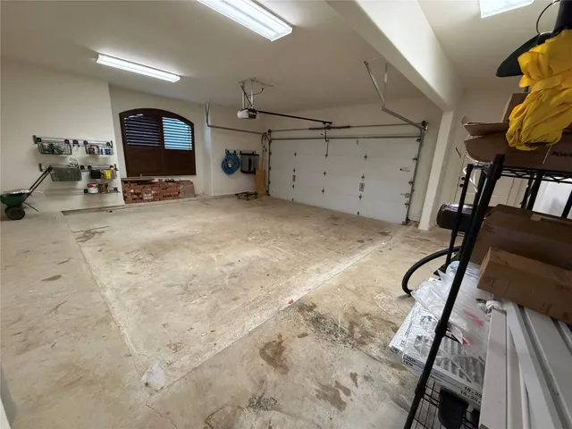 a view of a livingroom with furniture