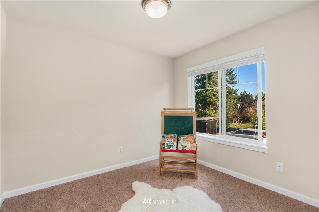 1701 Queen Court Northeast Renton, WA 98056 - Photo 14 of 25 Gallery Image 14