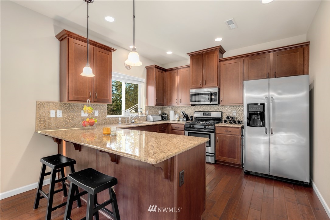 1701 Queen Court Northeast Renton, WA 98056 - Photo 5 of 25 Gallery Image 5