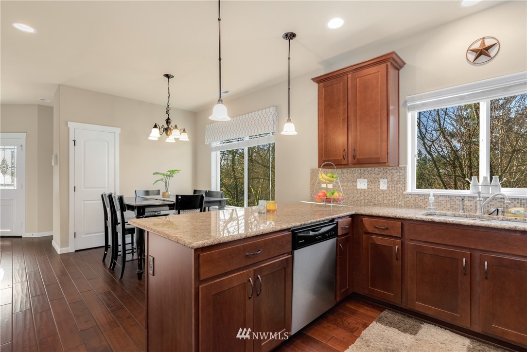 1701 Queen Court Northeast Renton, WA 98056 - Photo 6 of 25 Gallery Image 6