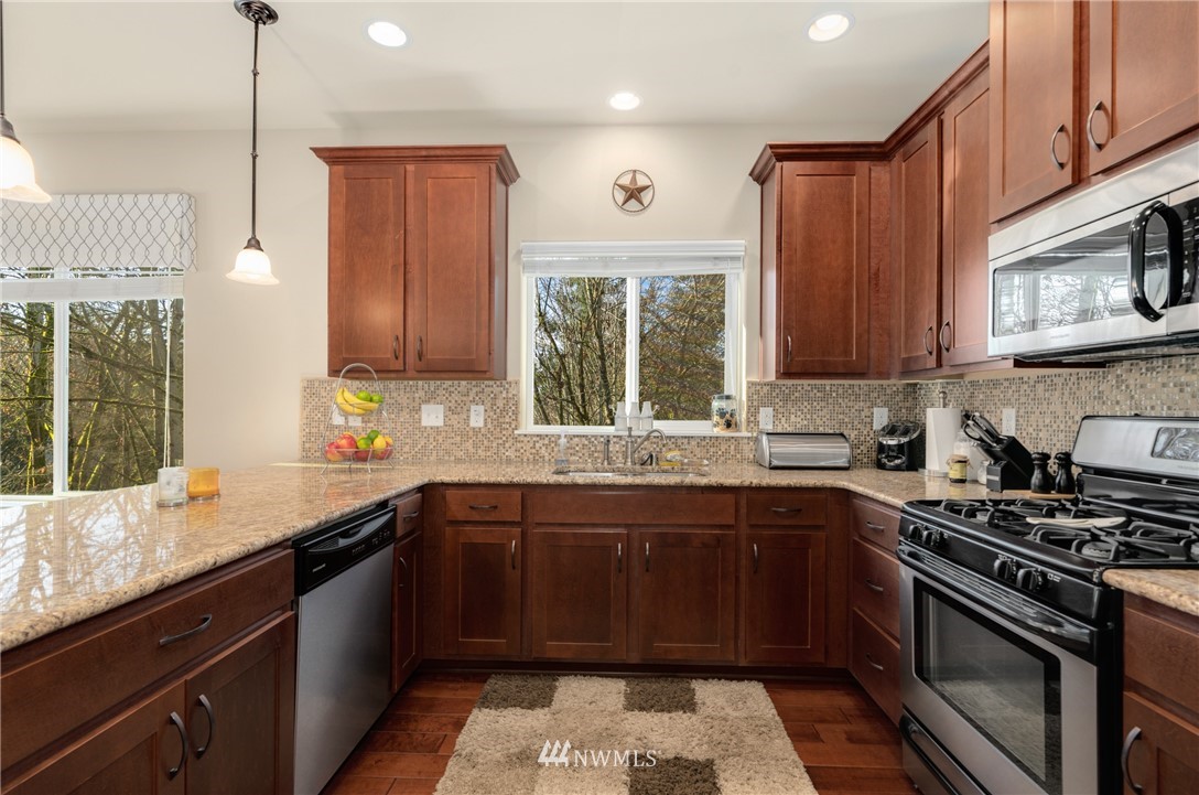 1701 Queen Court Northeast Renton, WA 98056 - Photo 7 of 25 Gallery Image 7