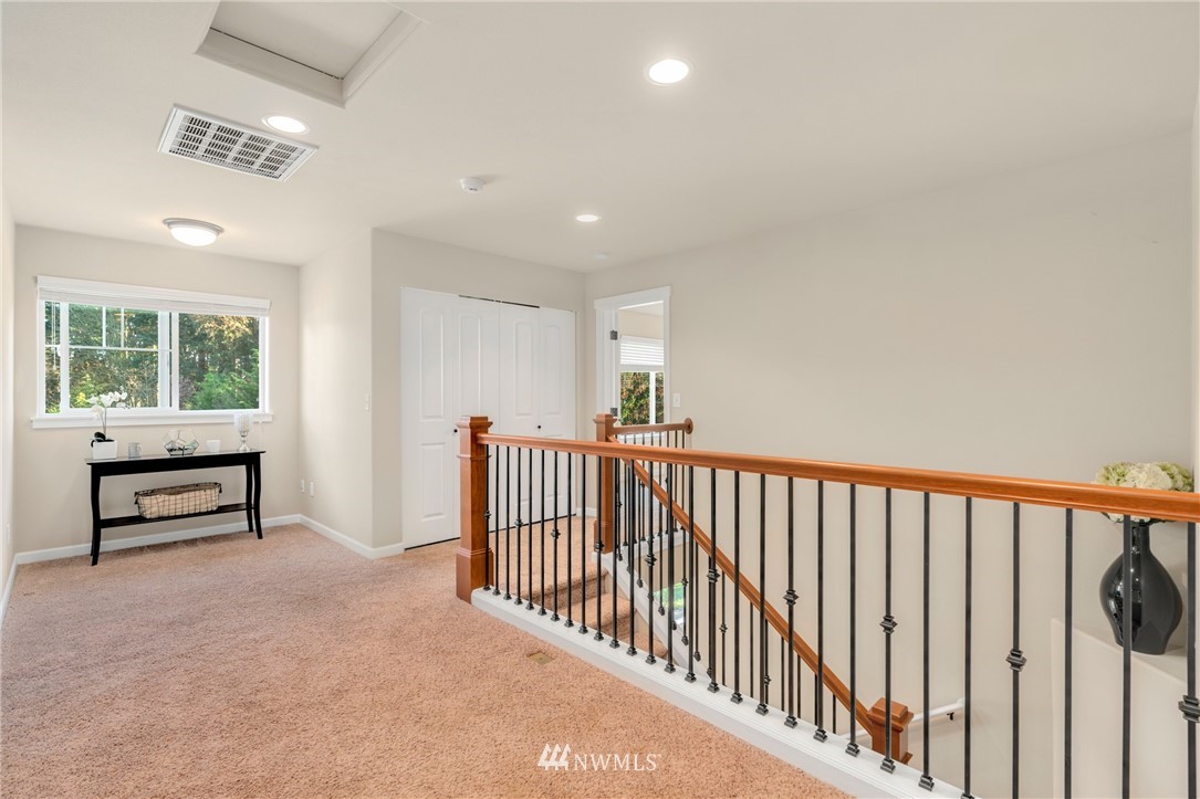 1701 Queen Court Northeast Renton, WA 98056 - Photo 9 of 25 Gallery Image 9