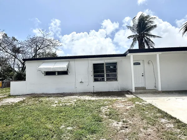 $3,100 | 2018 Whitney Road, West Palm Beach, FL 33409