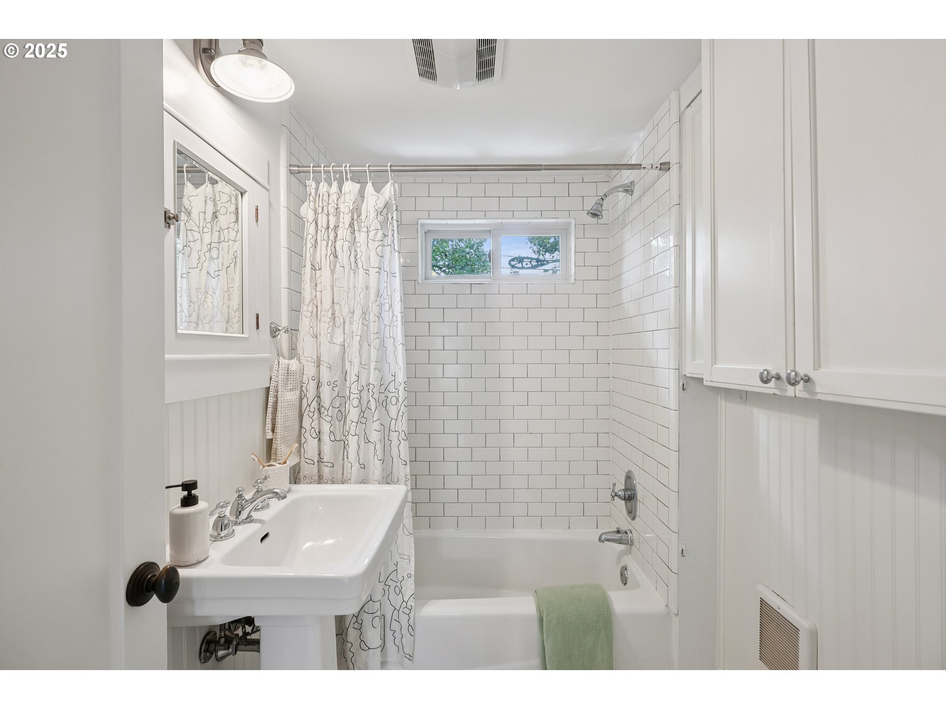 2555 Northwest Savier Street, Unit 2 Portland, OR 97210 - Photo 17 of 27