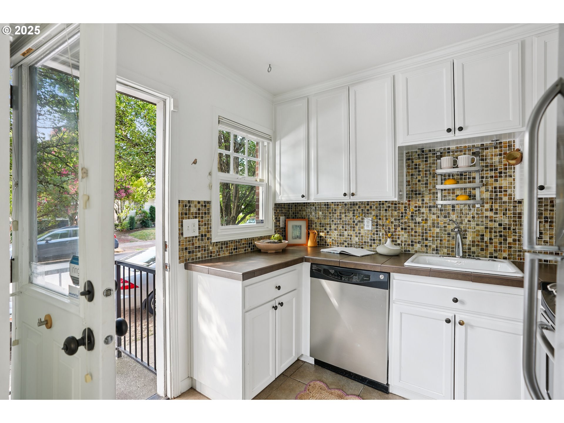 2555 Northwest Savier Street, Unit 2 Portland, OR 97210 - Photo 20 of 27