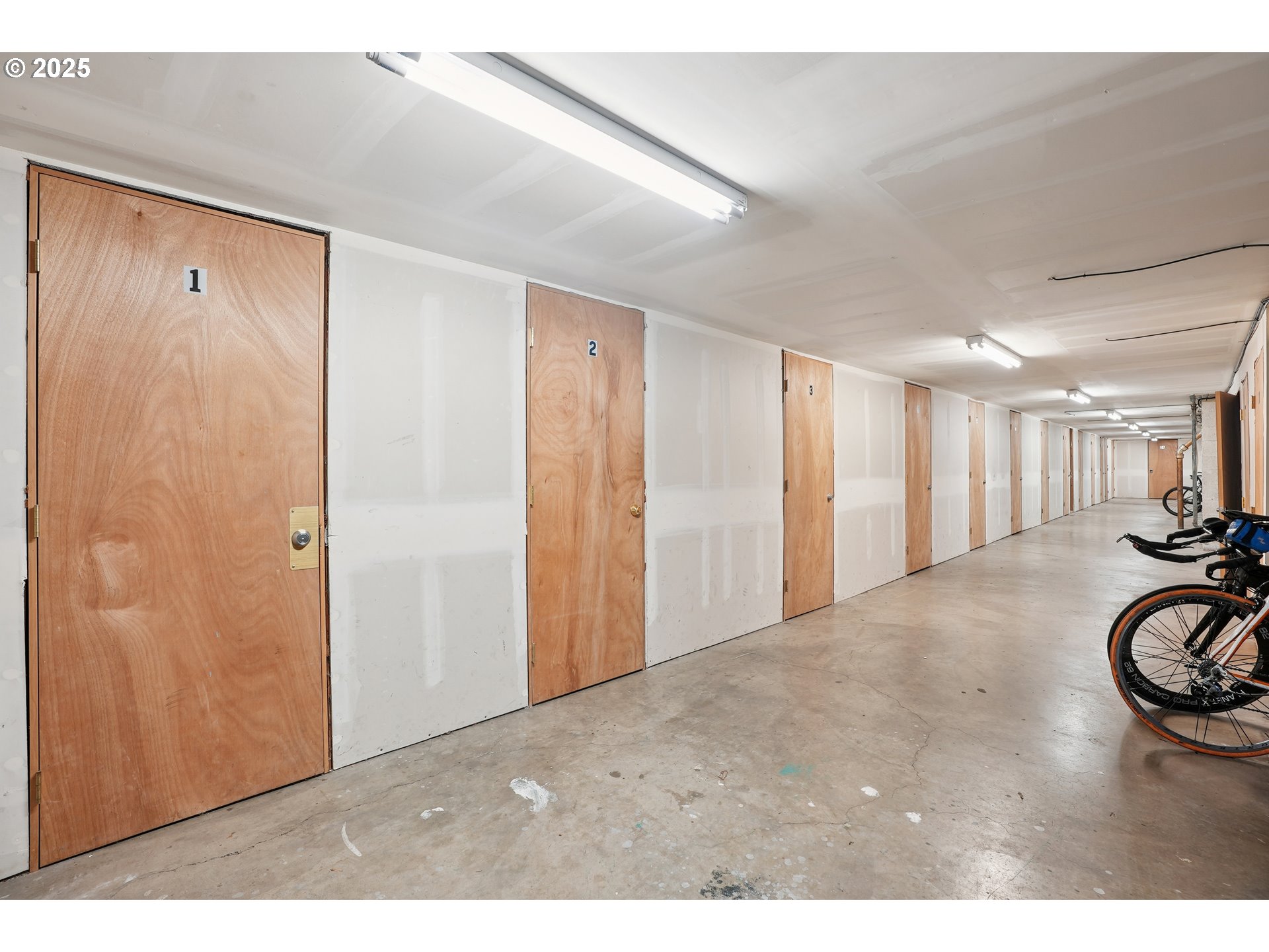 2555 Northwest Savier Street, Unit 2 Portland, OR 97210 - Photo 25 of 27