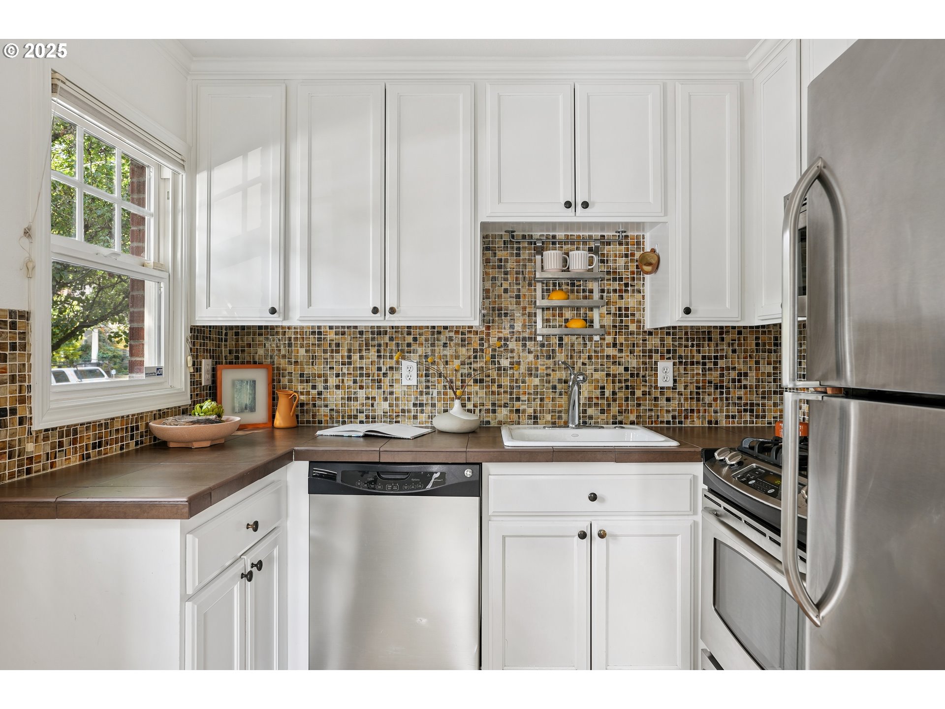 2555 Northwest Savier Street, Unit 2 Portland, OR 97210 - Photo 7 of 27