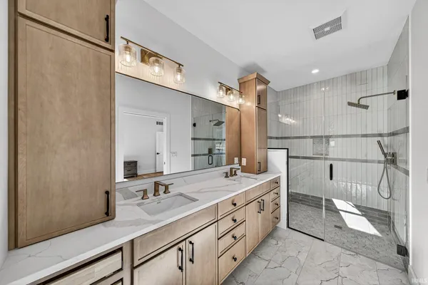 $895,000 | 18028 Erin Court, South Bend, IN 46637