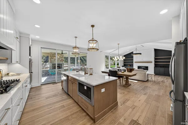 $895,000 | 18028 Erin Court, South Bend, IN 46637