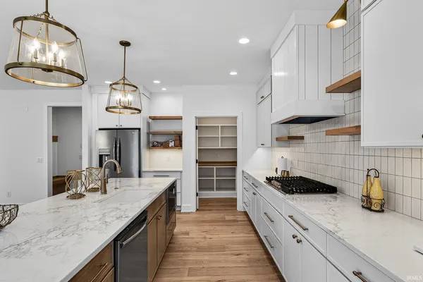 $895,000 | 18028 Erin Court, South Bend, IN 46637