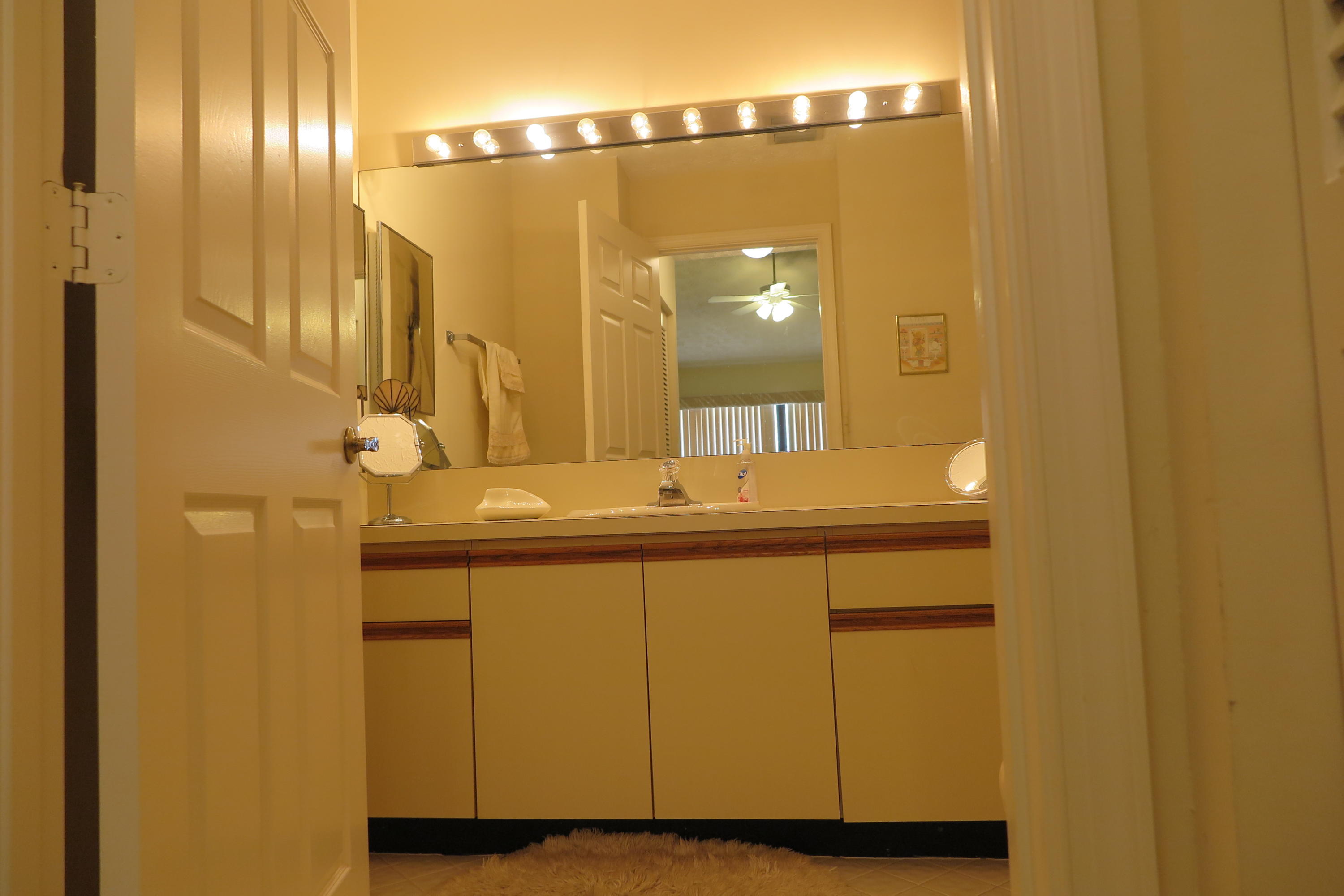 22576 Meridiana Drive Boca Raton, FL 33433 - Photo 17 of 23 2nd bath