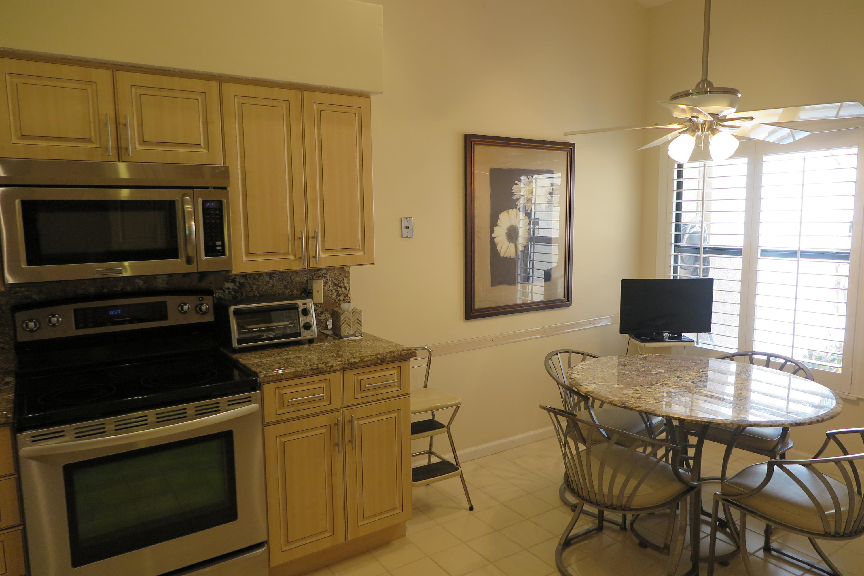 22576 Meridiana Drive Boca Raton, FL 33433 - Photo 9 of 23 eat in area