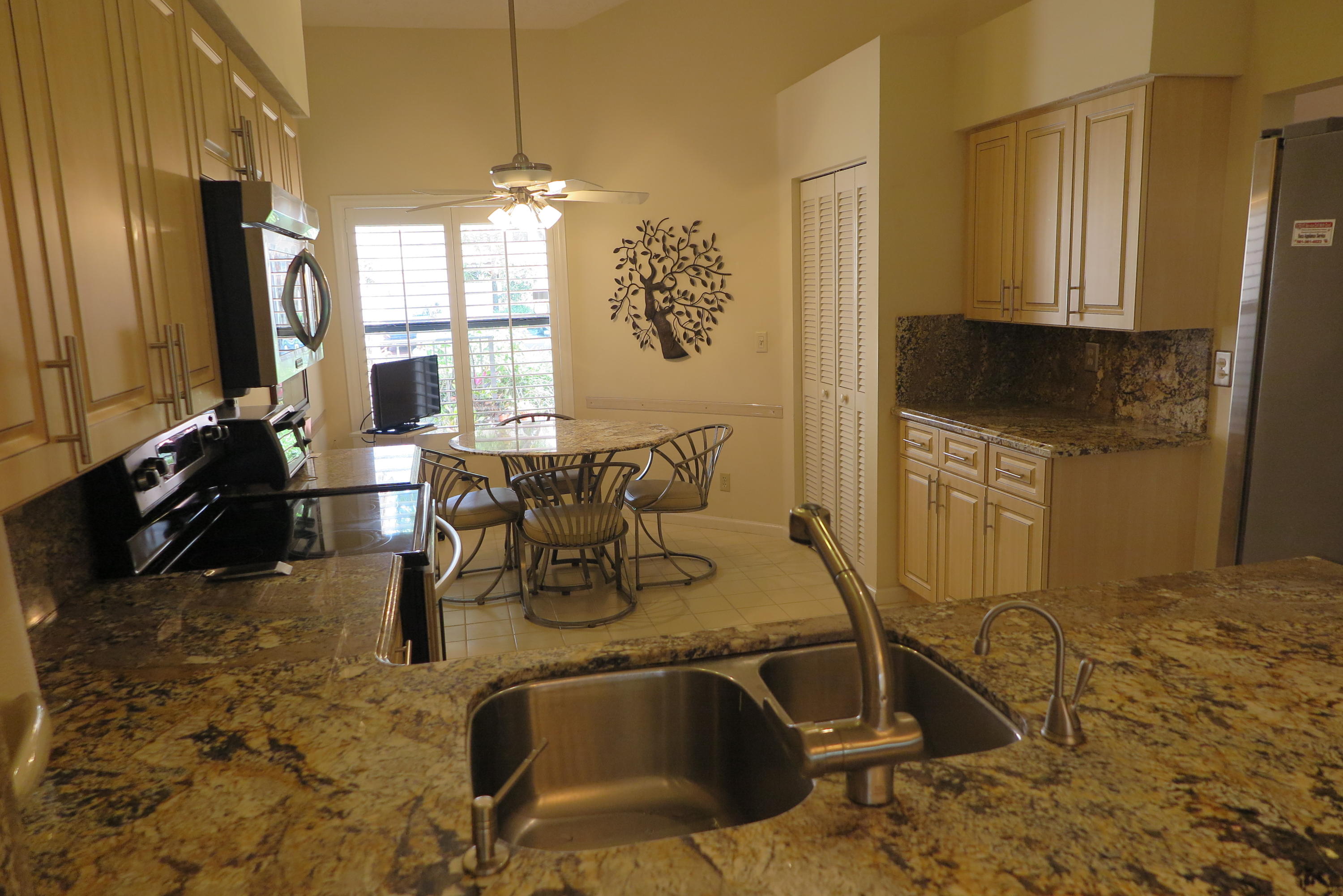 22576 Meridiana Drive Boca Raton, FL 33433 - Photo 10 of 23 kitchen