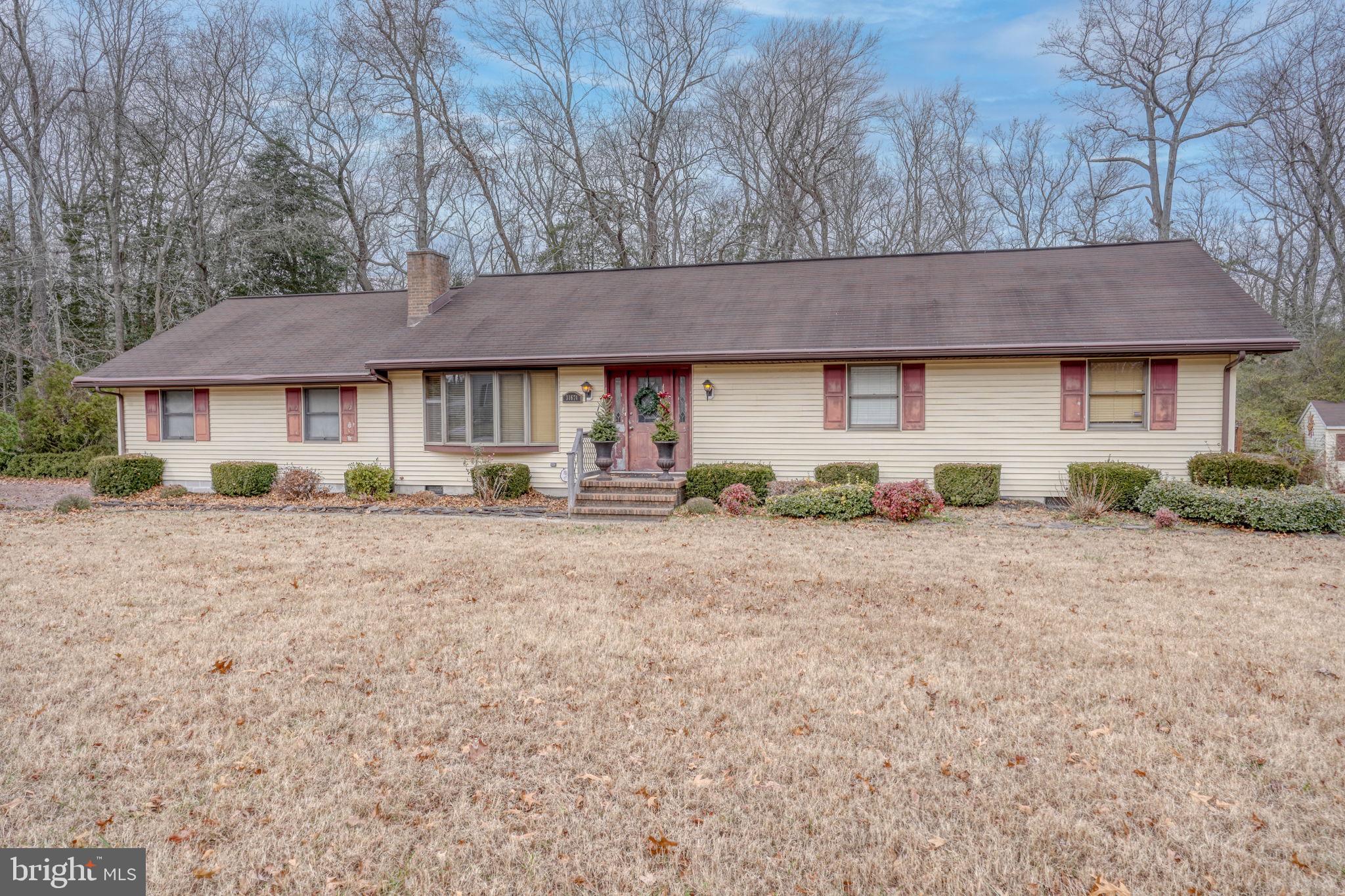 31674 Hickory Manor Road Frankford, DE 19945 - Photo 4 of 53 a front view of a house with garden