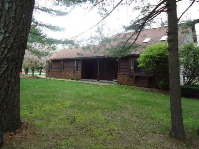 3938 MacArthur 003