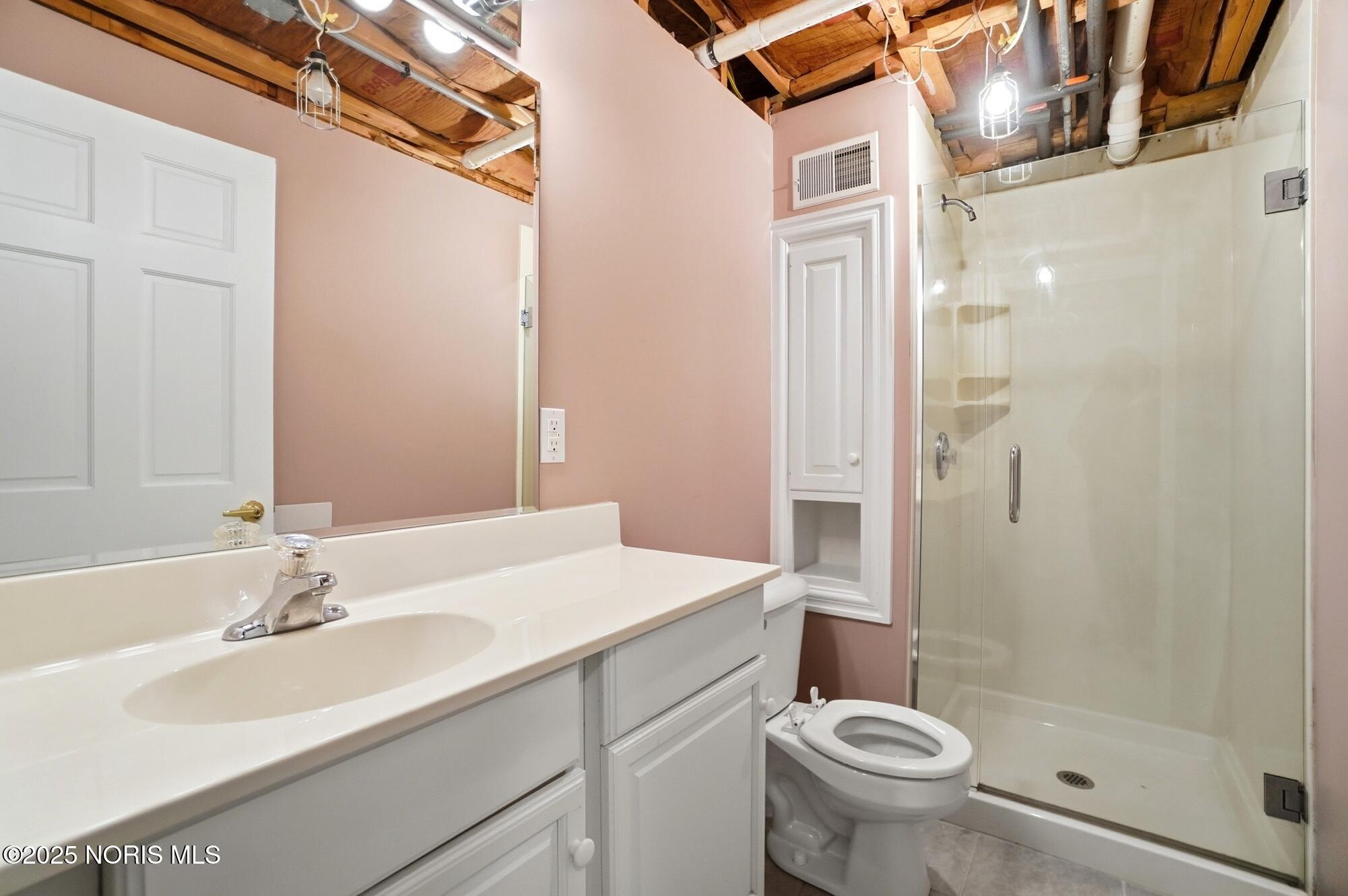 5053 Bennett Road Toledo, OH 43612 - Photo 50 of 59 056