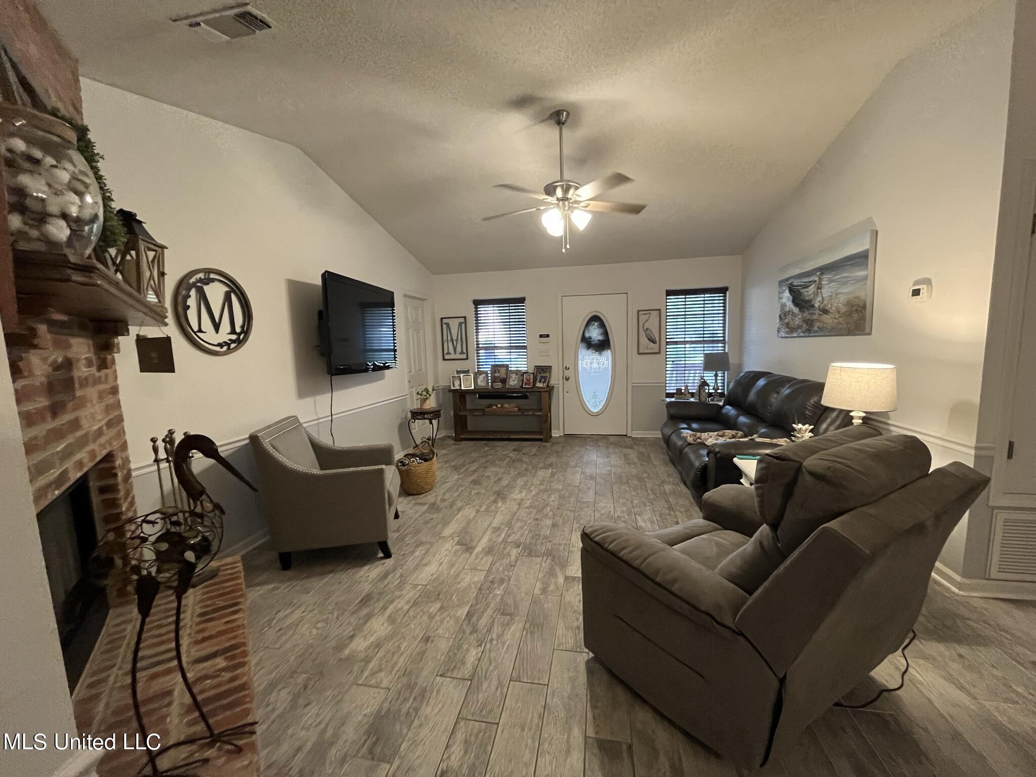 3228 Grouper Road Gautier, MS 39553 - Photo 4 of 19 E99B3389-917F-49FA-BD14-650F6448DC09