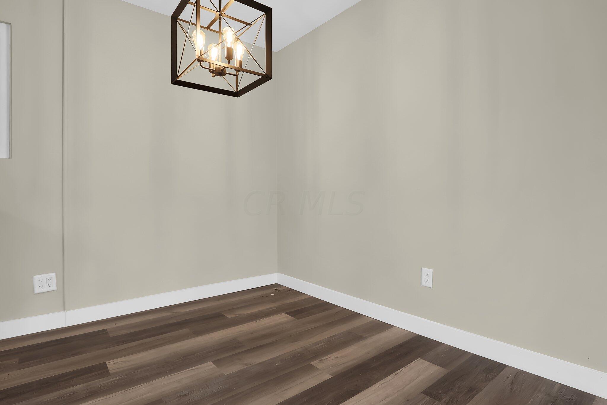 5322 Newport Road Columbus, OH 43232 - Photo 8 of 26 9-web-or-mls-5322-newport-rd