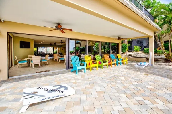 a view of a entertaining area