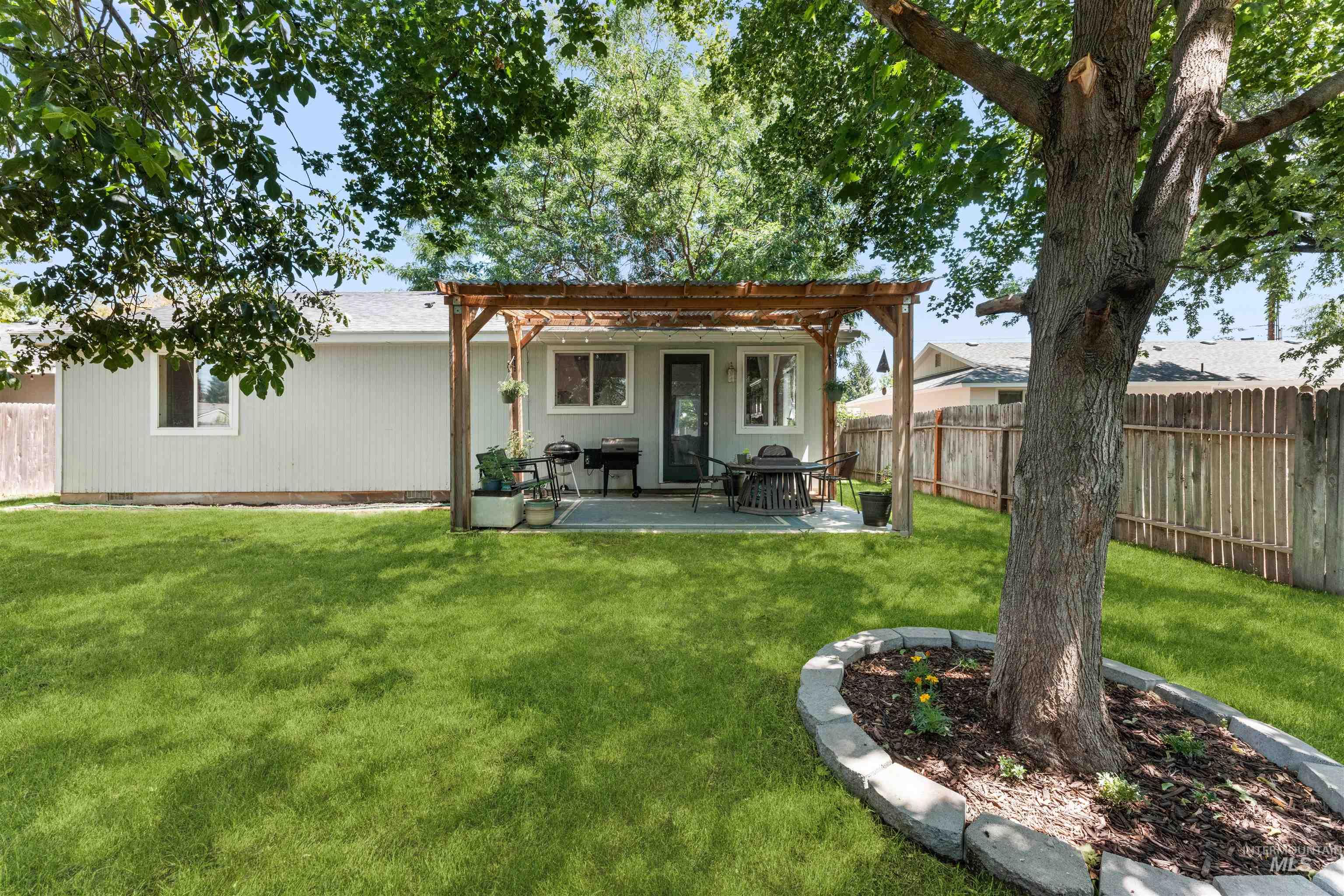 2721 Christine Street Boise, ID 83704 - Photo 2 of 28