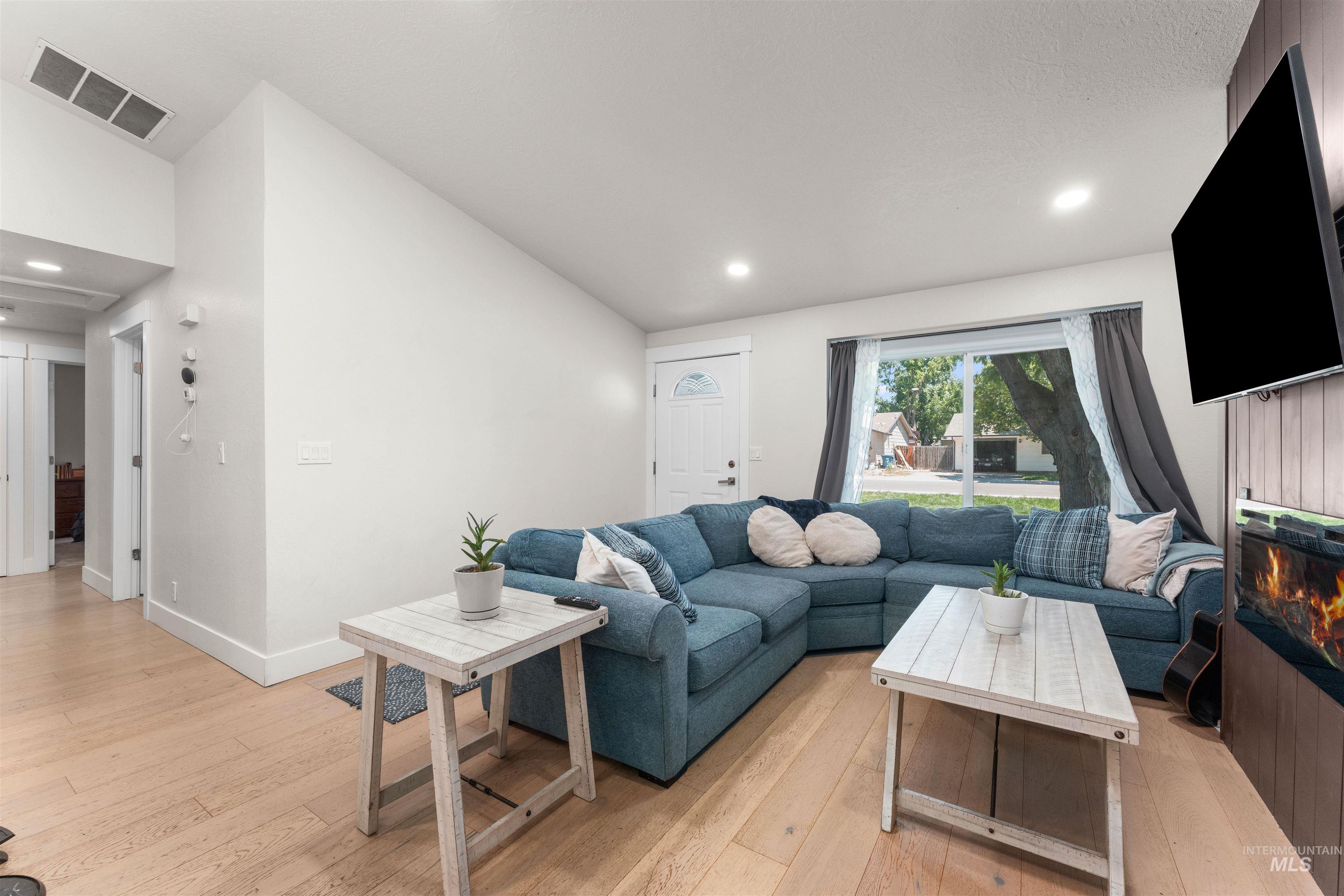 2721 Christine Street Boise, ID 83704 - Photo 5 of 28