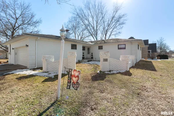 $245,000 | 1303 South Carbon Street, Marion, IL 62959