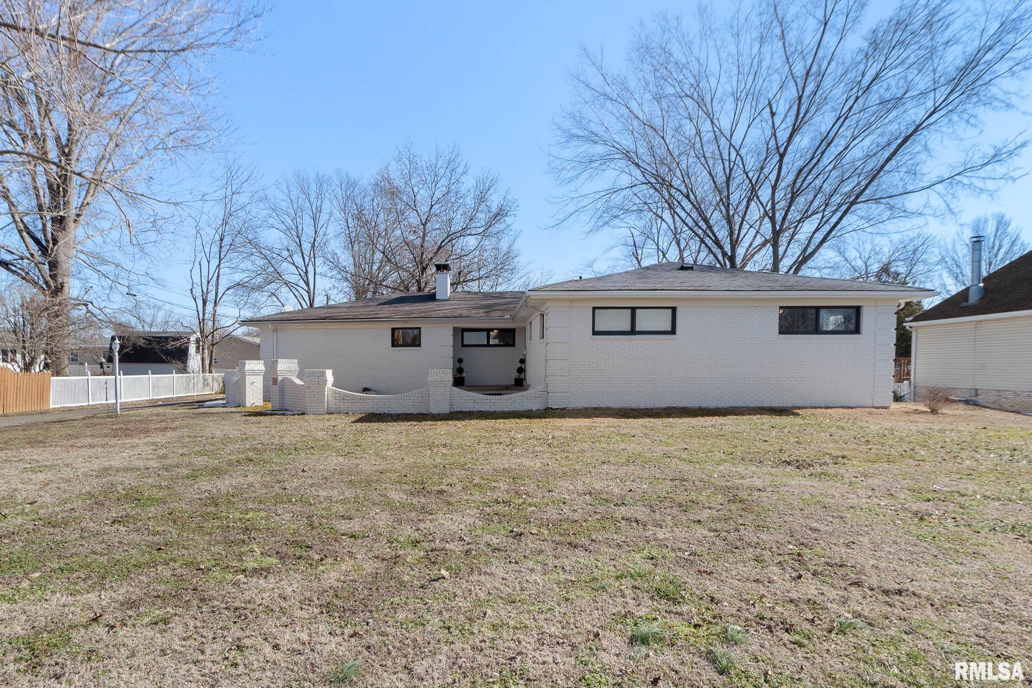 1303 South Carbon Street Marion, IL 62959 - Photo 2 of 50