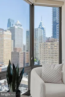 $1,100,000 | 2018-32 Walnut Street, Unit 16GH, Philadelphia, PA 19103