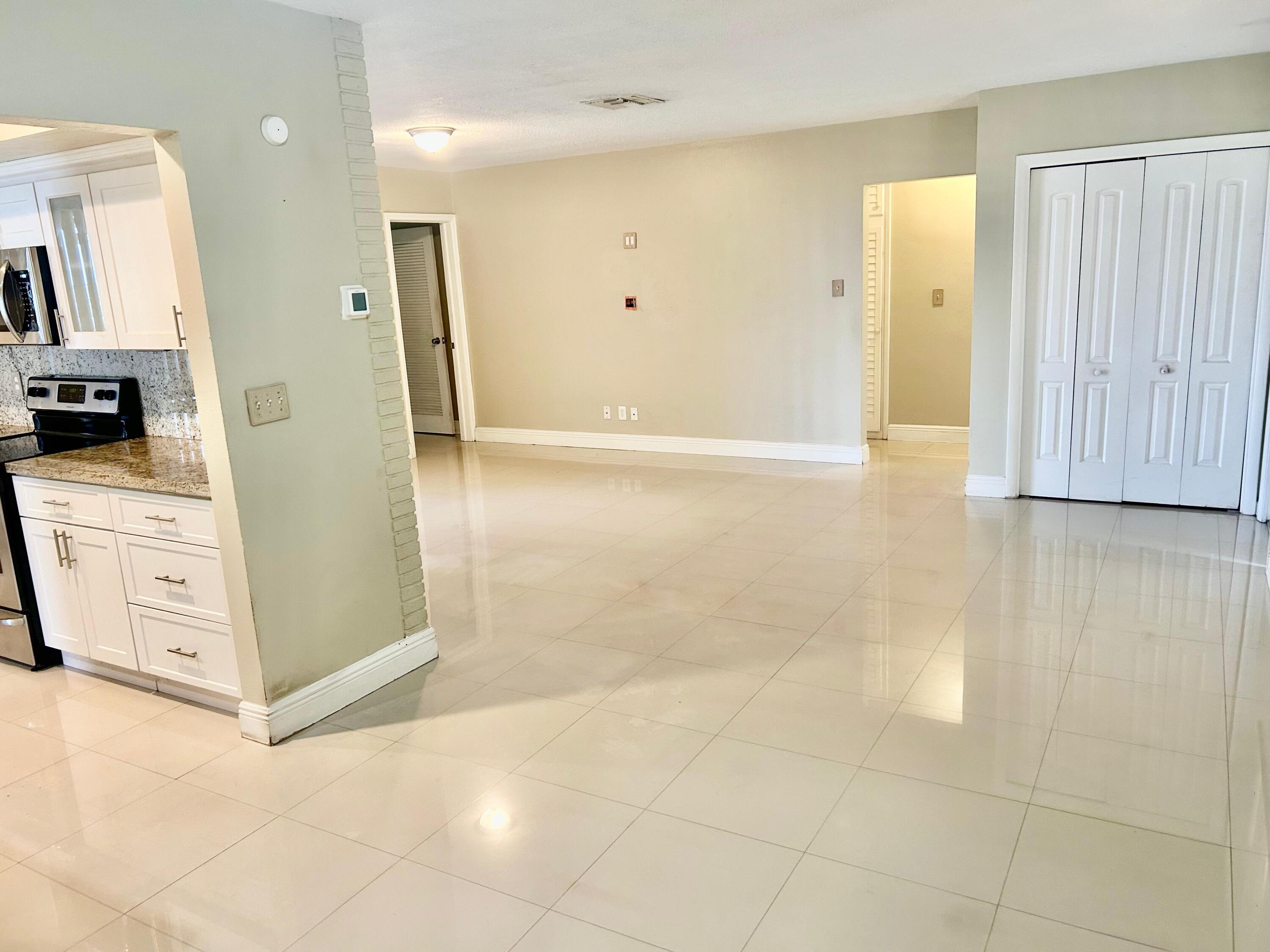 4015 West Park Road Hollywood, FL 33021 - Photo 6 of 36 PHOTO-2026-03-27-14-20-55 (1) (1)